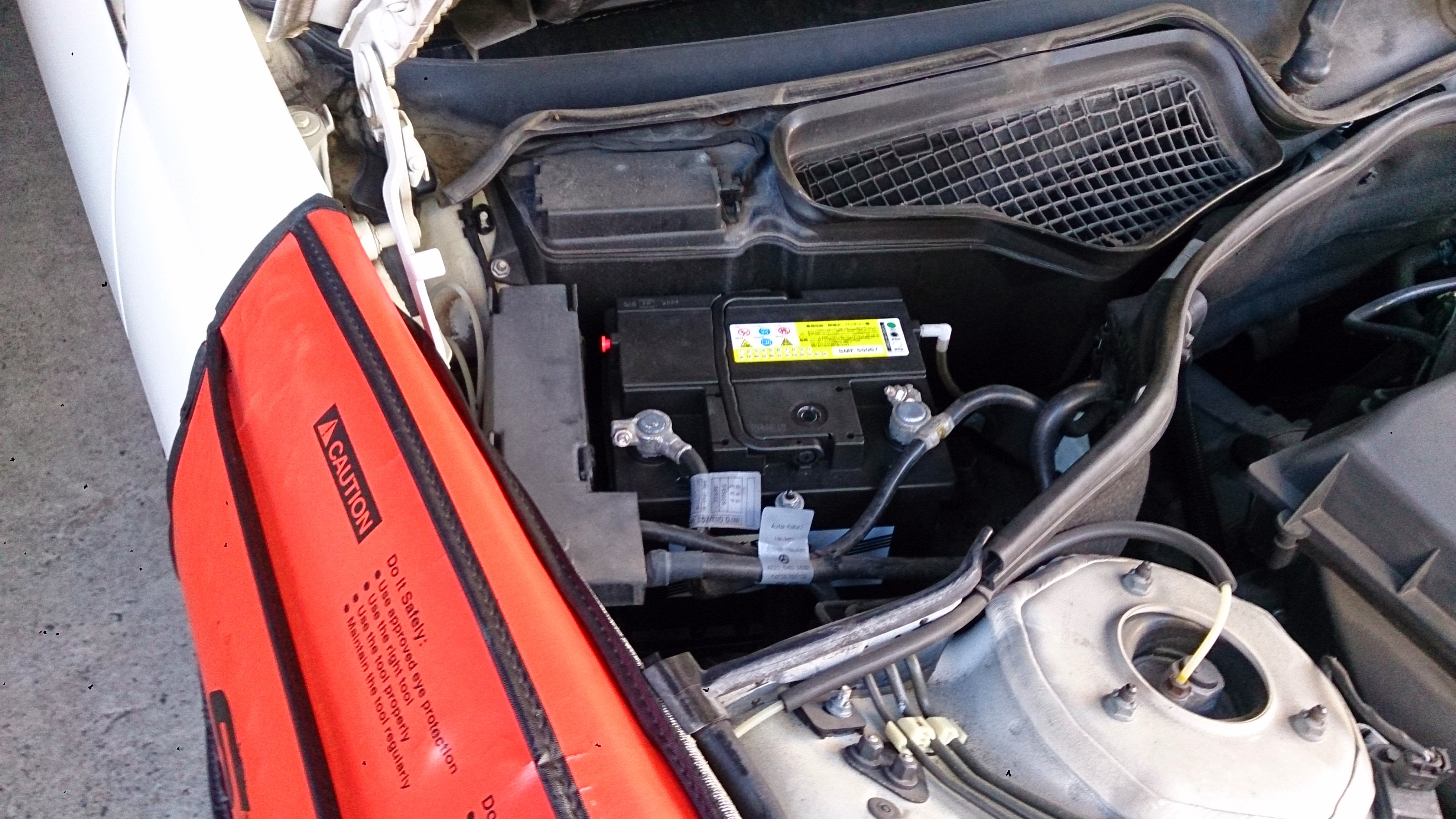 Amg S63 W221 のサブバッテリー交換をしました 自動車バッテリー バスケスコーポレーションの店長ブログ